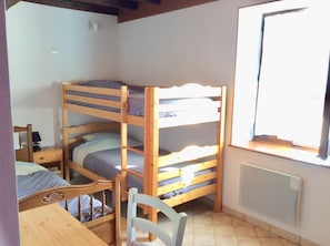 2 Schlafzimmer, Bügeleisen/Bügelbrett, kostenloses WLAN