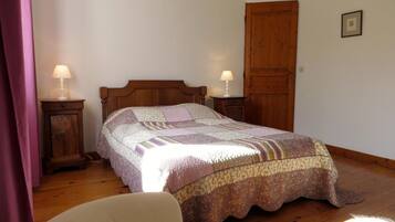 2 slaapkamers, een strijkplank/strijkijzer, gratis wifi