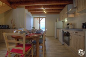 Microwave, oven, dishwasher, coffee/tea maker