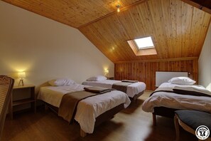 3 dormitorios, tabla de planchar con plancha, wifi gratis y ropa de cama