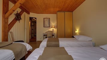 3 bedrooms, iron/ironing board, free WiFi, bed sheets
