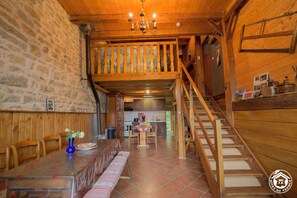 Dining - Gîte des Hirondelles (NIVOLLET-MONTGRIFFON)