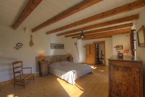 4 chambres, fer et planche à repasser, Wi-Fi gratuit