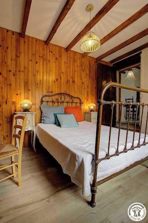 1 dormitorio, escritorio, tabla de planchar con plancha y wifi gratis