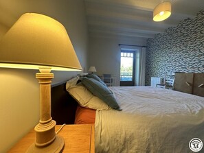 3 dormitoris, planxa i posts de planxar, wifi gratuïta i roba de llit 