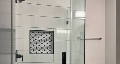 Cozy One bedroom Minutes from Downtown