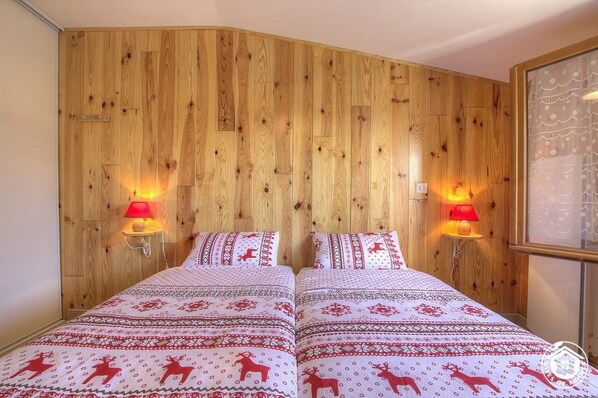 2 bedrooms, iron/ironing board, free WiFi