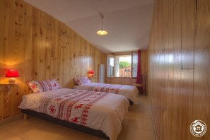 2 bedrooms, iron/ironing board, free WiFi