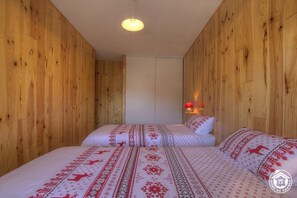 2 bedrooms, iron/ironing board, free WiFi