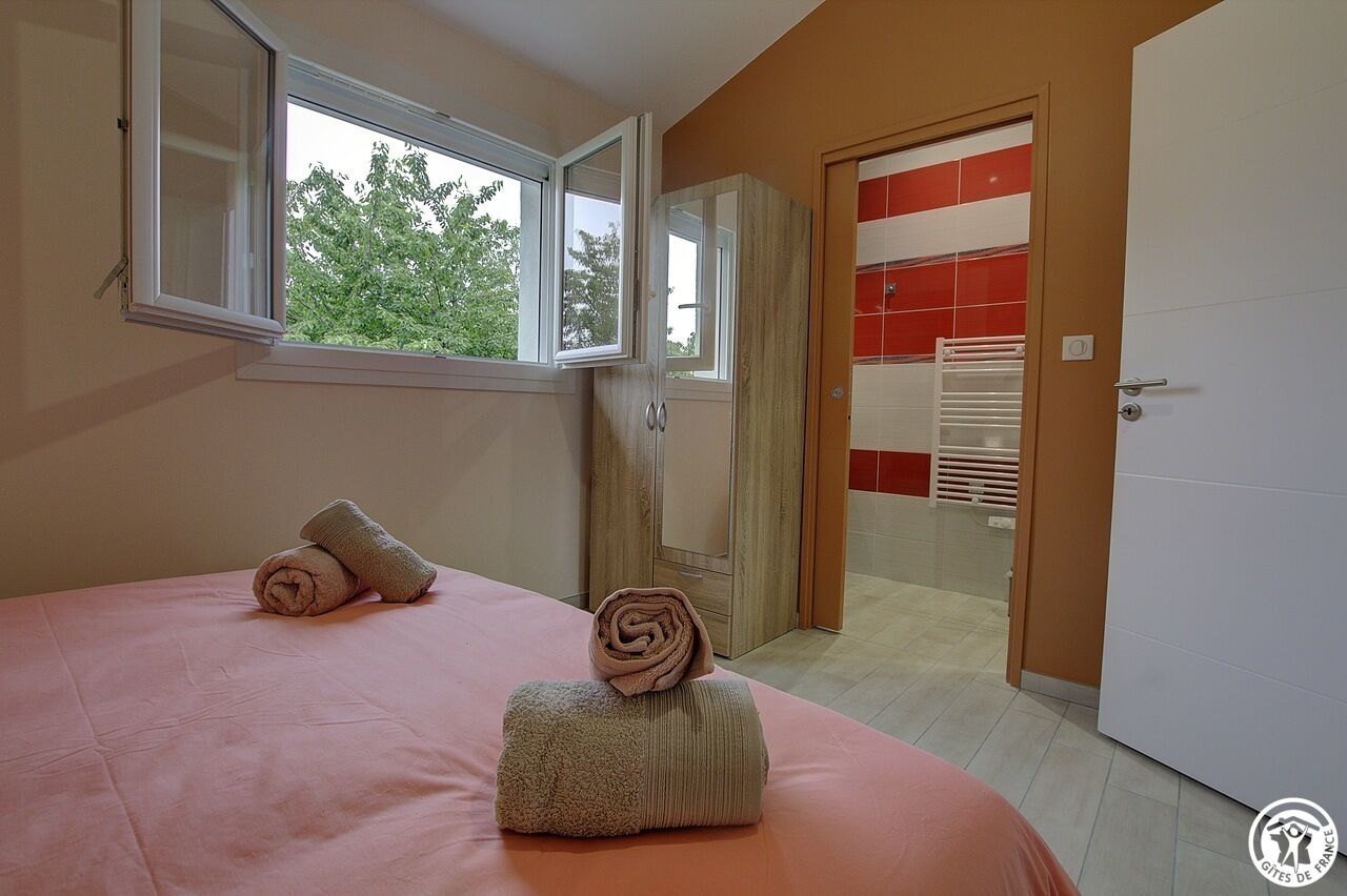 1 slaapkamer, een strijkplank/strijkijzer, gratis wifi, beddengoed