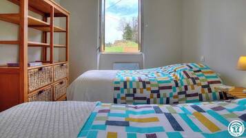 2 bedrooms, iron/ironing board, free WiFi, bed sheets