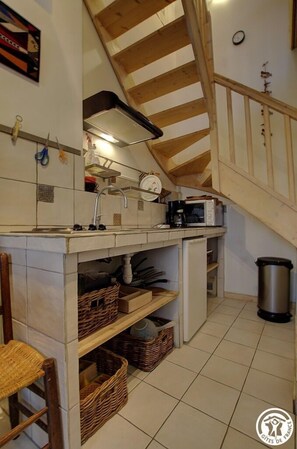 Four, cafetière/bouilloire, grille-pain