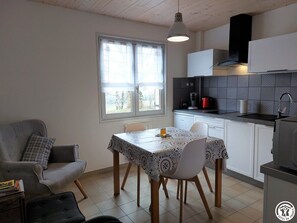 Dining - Se Ressourcer Dans les Montagnes du Jura (MONTANGES)