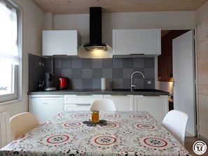 Microwave, oven, dishwasher, coffee/tea maker