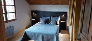 4 bedrooms, iron/ironing board