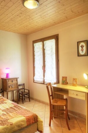 3 bedrooms, free WiFi, wheelchair access