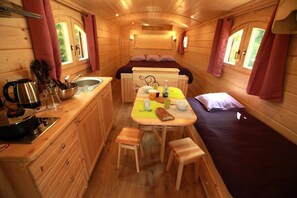 Iron/ironing board, free WiFi, bed sheets