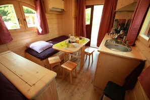 Iron/ironing board, free WiFi, bed sheets - Roulotte Romantic - Bage-dommartin (BAGE-DOMMARTIN)