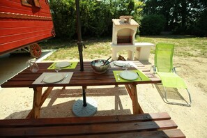 Outdoor dining - Roulotte Romantic - Bage-dommartin (BAGE-DOMMARTIN)