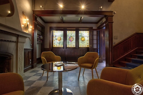 CASTEL DE VALROSE - MONTMERLE SUR SAONE