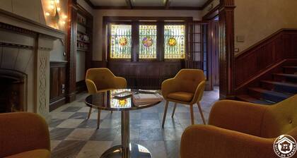 CASTEL DE VALROSE - MONTMERLE SUR SAONE