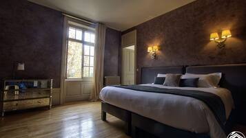 6 slaapkamers, een strijkplank/strijkijzer, gratis wifi, beddengoed