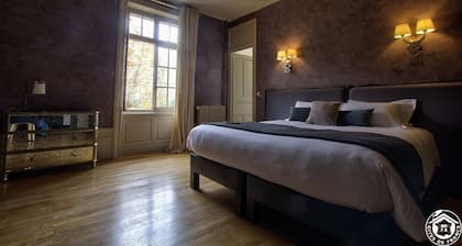 Castel DE Valrose - Montmerle SUR Saone