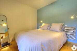 2 makuuhuonetta, silitysrauta/-lauta, ilmainen Wi-Fi, vuodevaatteet