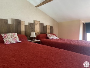 2 bedrooms, iron/ironing board, free WiFi
