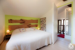 1 slaapkamer, een strijkplank/strijkijzer, gratis wifi, beddengoed