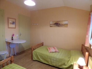3 bedrooms, iron/ironing board, free WiFi
