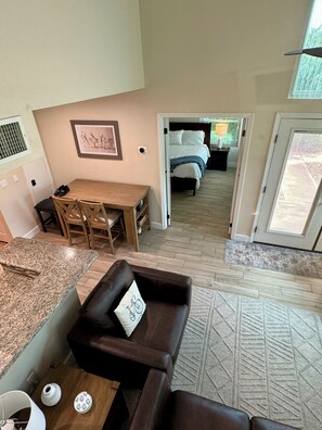 3 bedrooms, desk, iron/ironing board, free WiFi - Perfect Location - 5 minute walk to Cubs Stadium! (Mesa)