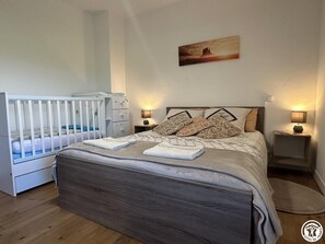 4 chambres, fer et planche à repasser, Wi-Fi gratuit, draps fournis