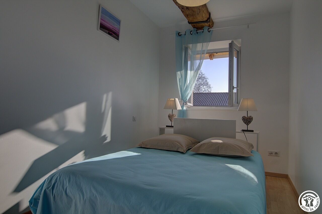 2 bedrooms, iron/ironing board, free WiFi