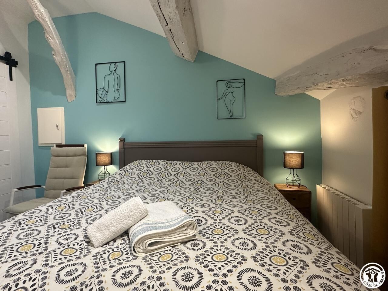 1 habitación, tabla de planchar con plancha, wifi gratis y ropa de cama 