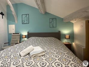 1 chambre, fer et planche à repasser, Wi-Fi gratuit, draps fournis