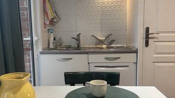 Kaffetrakter/tekoker, mikrobølgeovn, ovn og oppvaskmaskin