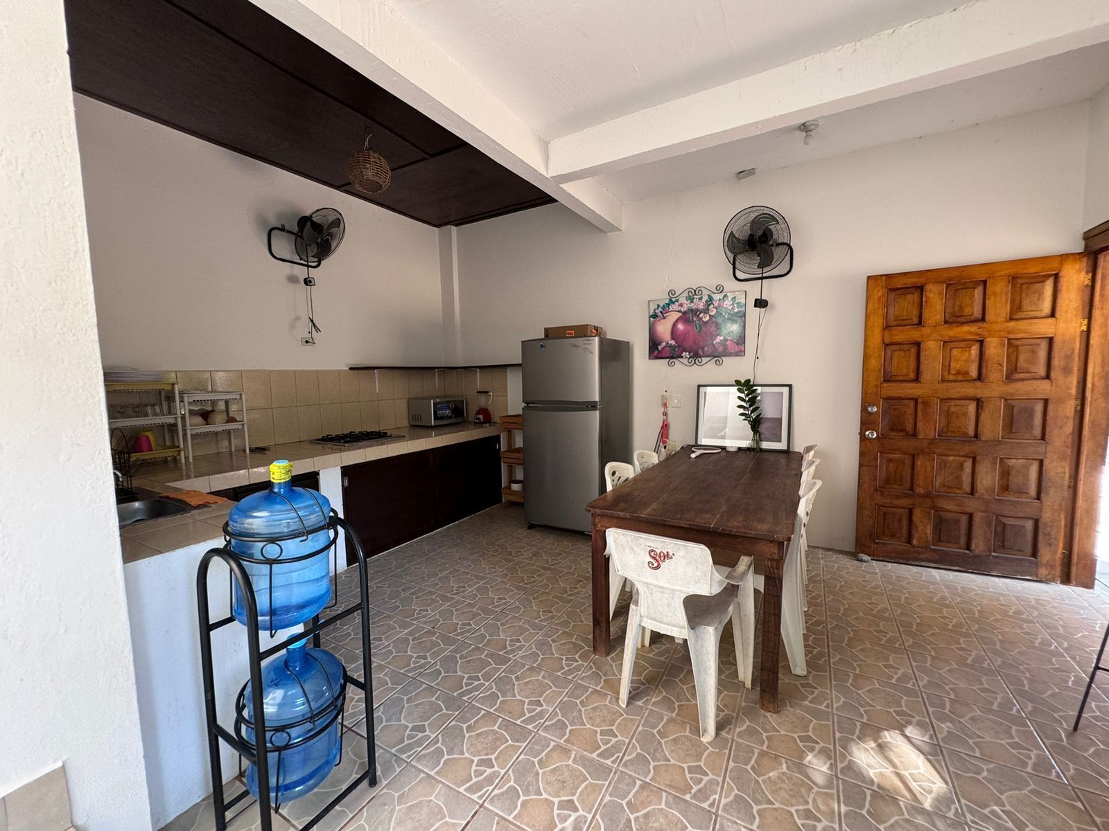 Horno, tostadora, licuadora y artículos de limpieza 