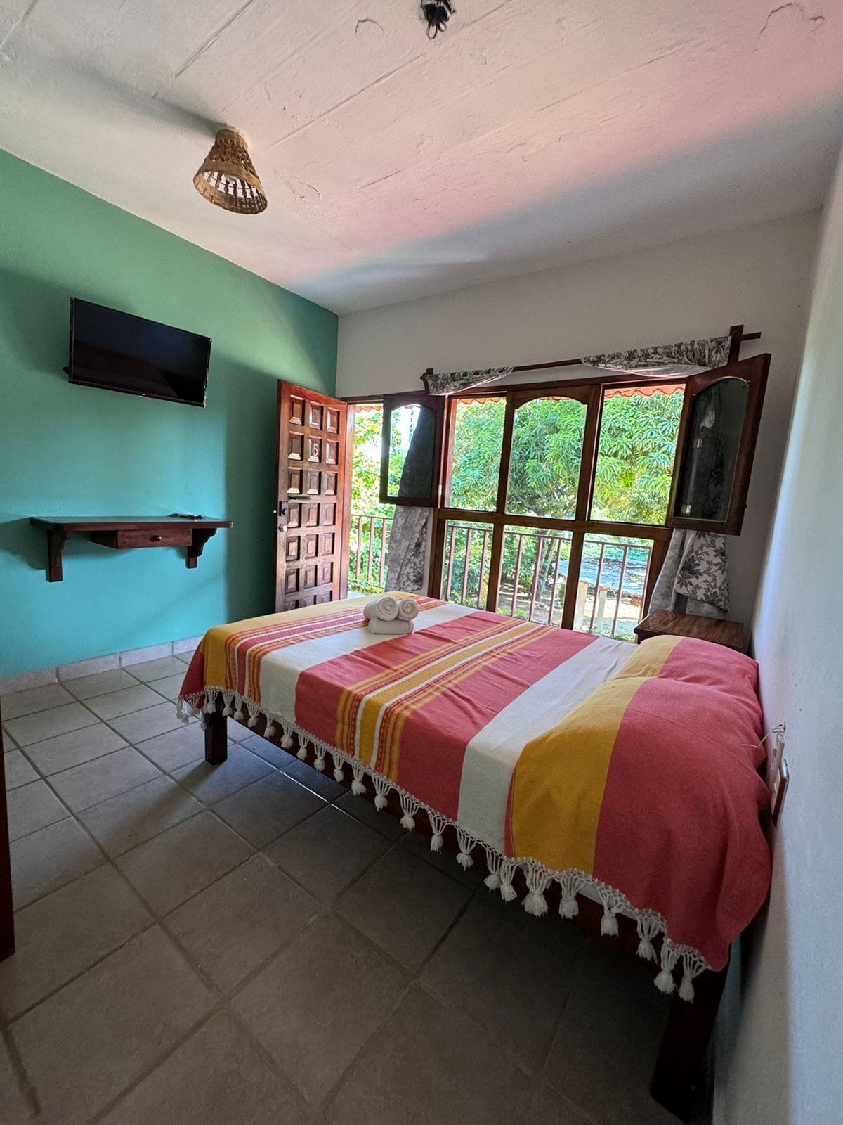 Habitación clásica, notificación para personas con discapacidad auditiva, vista al patio | Wifi gratis y ropa de cama 