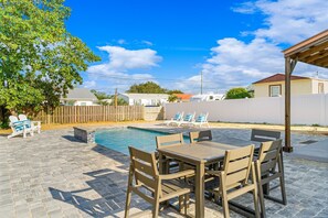 House, Multiple Beds, Patio, Garden View (307 Laguna St) | Outdoor dining