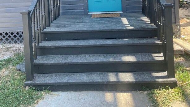 A building with a turquoise door, a small porch, and a mailbox. - Cozy two bedroom home minutes from downtown (Houston)
