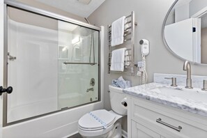 Hårtørrer, håndklæder