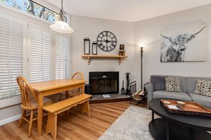 TV, fireplace