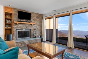 Télévision, cheminée