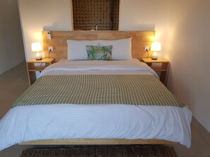 Minibar, caja de seguridad en la habitación y decoración personalizada 