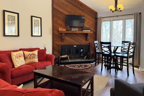 TV - Laurelwood 95 with Wintergreen Advantage (Wintergreen)