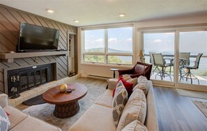 Télévision, cheminée