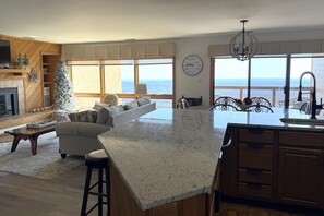 Interior - Cliffs 07 with Wintergreen Advantage (Wintergreen)