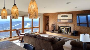 Televisión y chimenea