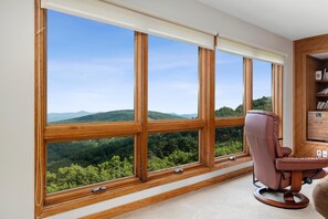 Interior - Cliffs 27 with Wintergreen Advantage (Wintergreen)